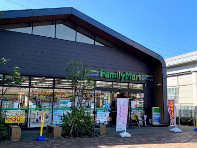 ファミリーマート 玉川上水駅前店の画像