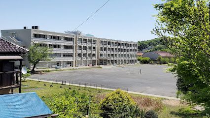 多摩市立東寺方小学校の画像