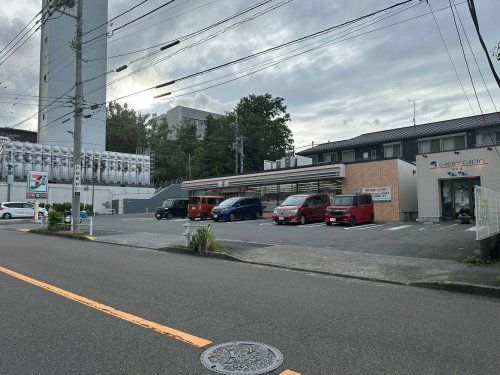 セブンイレブン町田鶴川団地店の画像