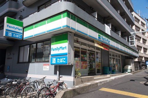 ファミリーマート 金井窪山手通り店の画像