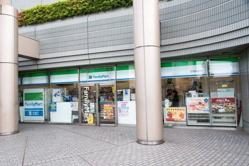 ファミリーマート 田端駅前店の画像