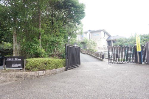 東山泉小中学校(西学舎)の画像