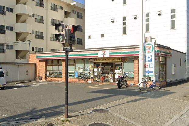 セブンイレブン 吹田南金田1丁目店の画像