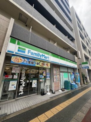 ファミリーマート 淀川区役所前店の画像