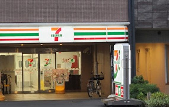 セブンイレブン 川崎戸手町店の画像