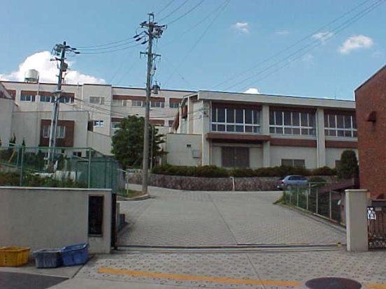 名古屋市立滝川小学校の画像