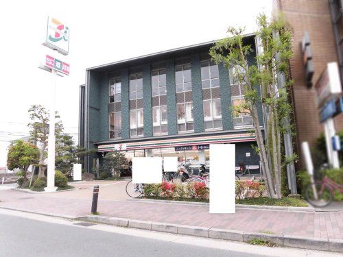 セブンイレブン 宇治京阪木幡駅前店の画像