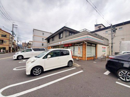 セブンイレブン 山科椥辻東浦町店の画像