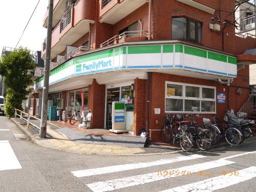 ファミリマート 板橋四葉店の画像