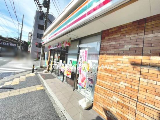 セブンイレブン 横浜東白楽駅南店の画像