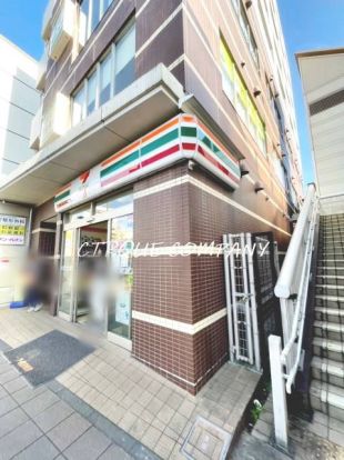 セブンイレブン 横浜反町駅前店の画像