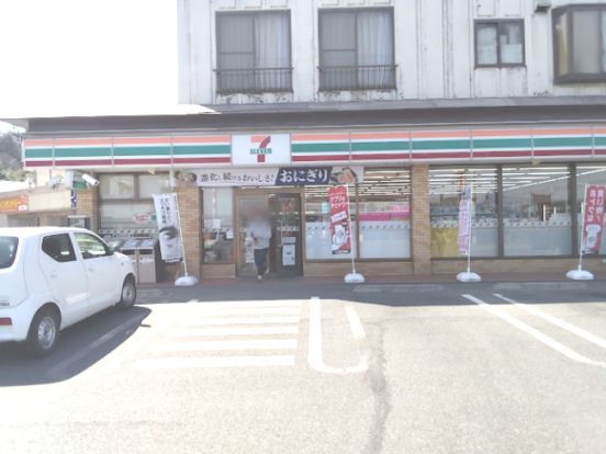 セブンイレブン 高崎里見店の画像