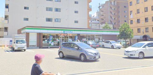 ファミリーマート 淀川東三国店の画像