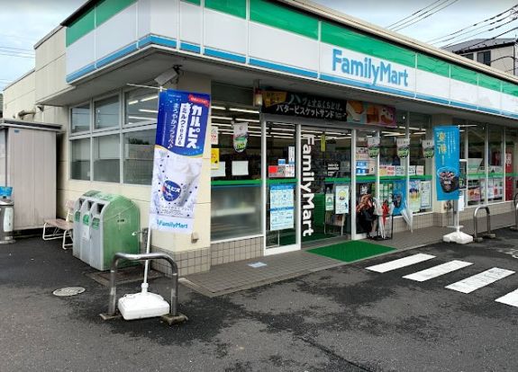 ファミリーマート 練馬石神井町店の画像