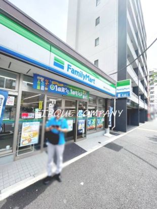 ファミリーマート 横浜吉野町駅西店の画像