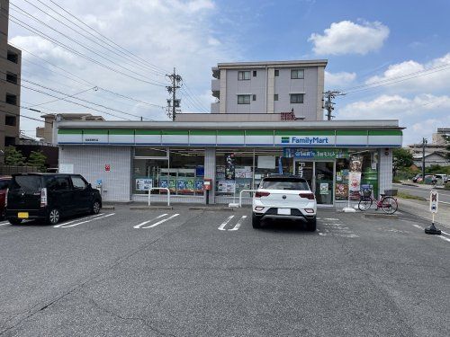 ファミリーマート 岩倉新柳町店の画像