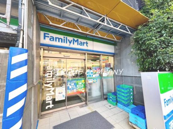 ファミリーマート 黄金町駅北店の画像