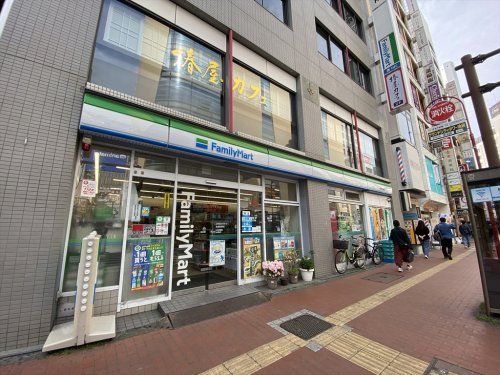 ファミリーマート 池袋東口店の画像