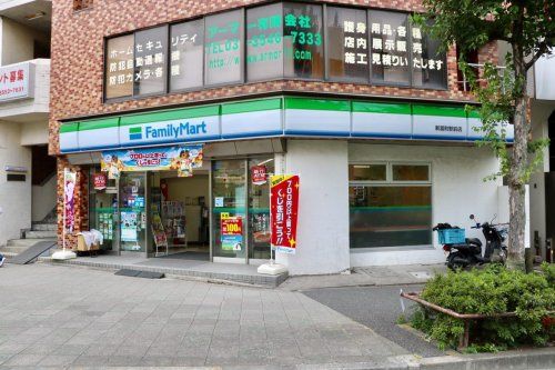 ファミリーマート 新富町駅前店の画像