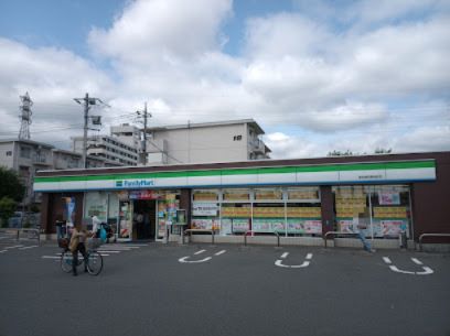 ファミリーマート 福生横田基地前店の画像