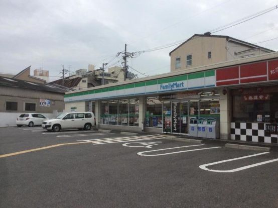  ファミリーマート三津屋中三丁目店の画像