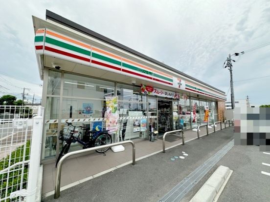 セブンイレブン 吹田東御旅町店の画像