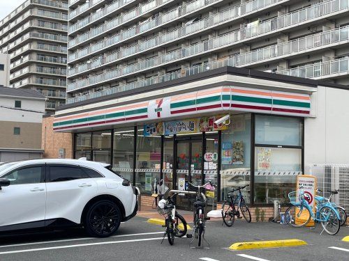 セブンイレブン 大阪三国本町3丁目店の画像