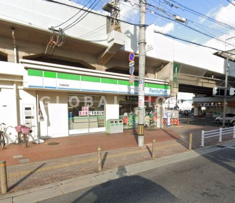 ファミリーマート 小阪駅前店の画像