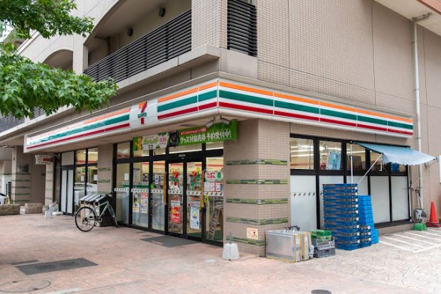 ファミリーマート 西新井栄町一丁目店の画像