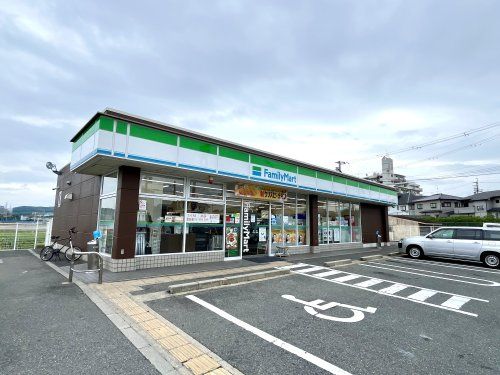 ファミリーマート 羽曳野誉田店の画像