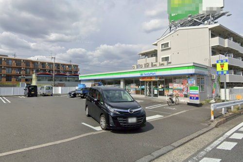 ファミリーマート 川崎鷺沼店の画像