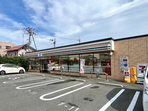 セブンイレブン 近鉄高安駅西店の画像