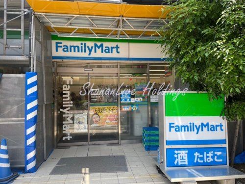 ファミリーマート 黄金町駅北店の画像