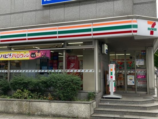 セブンイレブン 横浜山下町店の画像