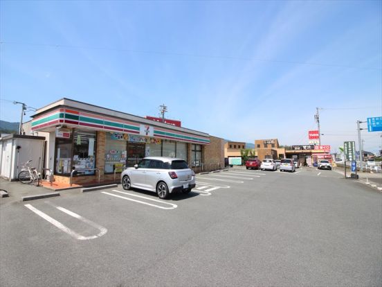 セブンイレブン 新城バイパス店の画像