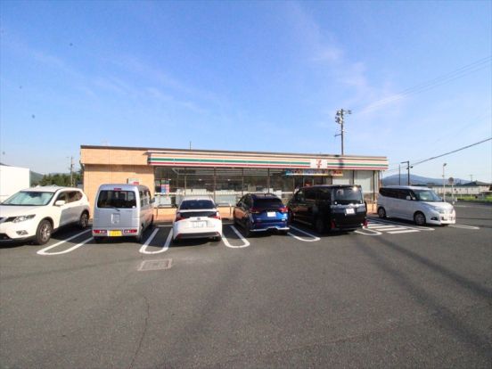 セブンイレブン 新城富永南店の画像