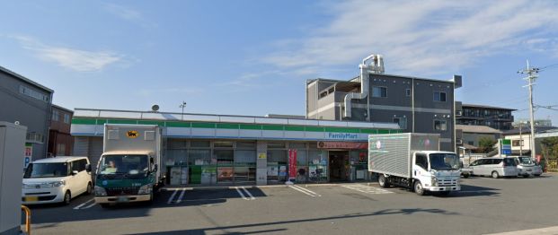 ファミリーマート 高井田西三丁目店の画像