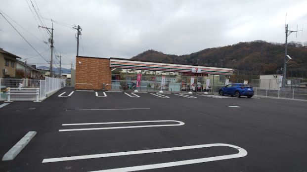 セブンイレブン 福山新市町神谷川橋店の画像