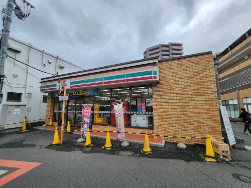 セブンイレブン 狭山ヶ丘駅西口店の画像