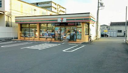 セブンイレブン 横浜池辺町店の画像