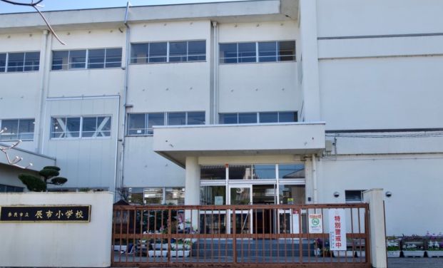 奈良市立辰市小学校の画像