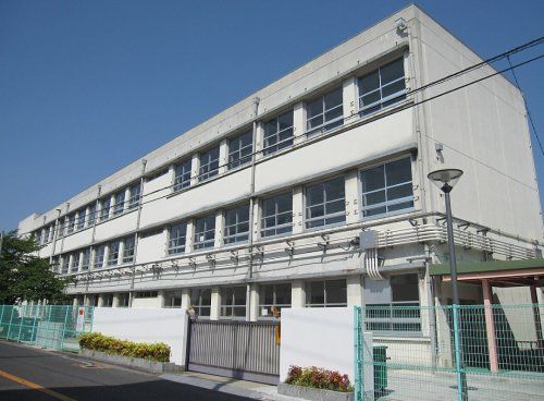 東三国丘小学校の画像