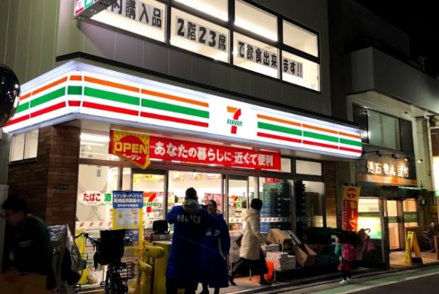 セブンイレブン 横浜大倉山3丁目店の画像