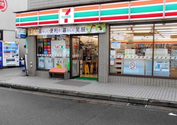 セブンイレブン 横浜菊名駅前店の画像