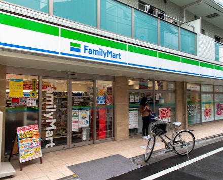 ファミリーマート 椎名町駅南口店の画像