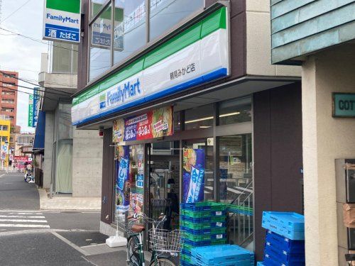 ファミリーマート 鶴見みかど店の画像