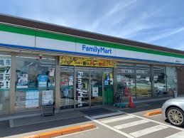 ファミリーマート 綾歌町岡田上店の画像