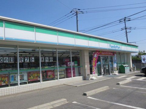 ファミリーマート 里庄里見店の画像