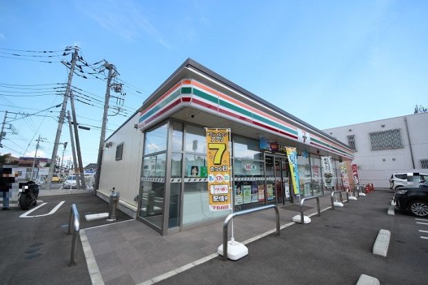 セブンイレブン仲町店の画像