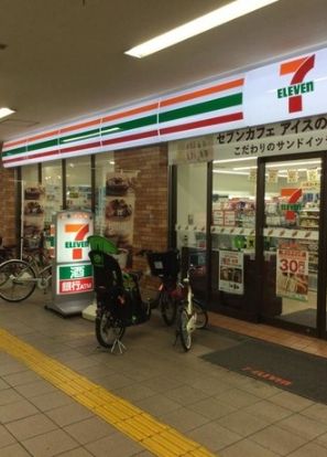 セブンイレブン 千住大橋駅店の画像